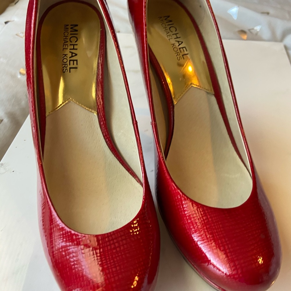 Ionna Pump Michael by Michael Kors in Red